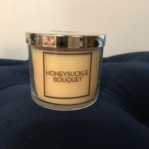 Bath & Body Works 4oz candle - Honeysuckle Bouquet
